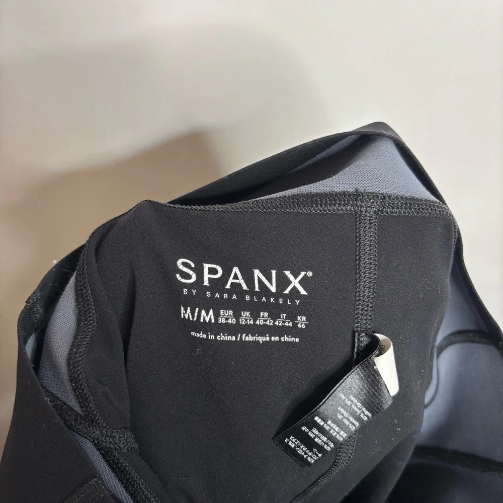 Spanx Everywear Split-hem Firm Control Leggings Medium - Picture 10 of 12